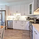5705-Modern 2 Bd / Fully Equipped, Near Dt Mtl