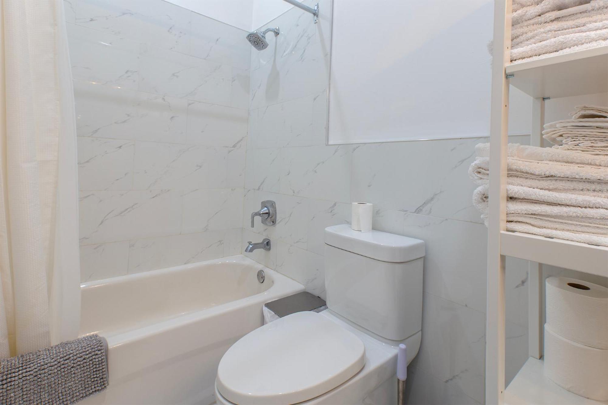 Appartement 5705-modern 2 Bd / Fully Equipped, Near Dt Mtl *