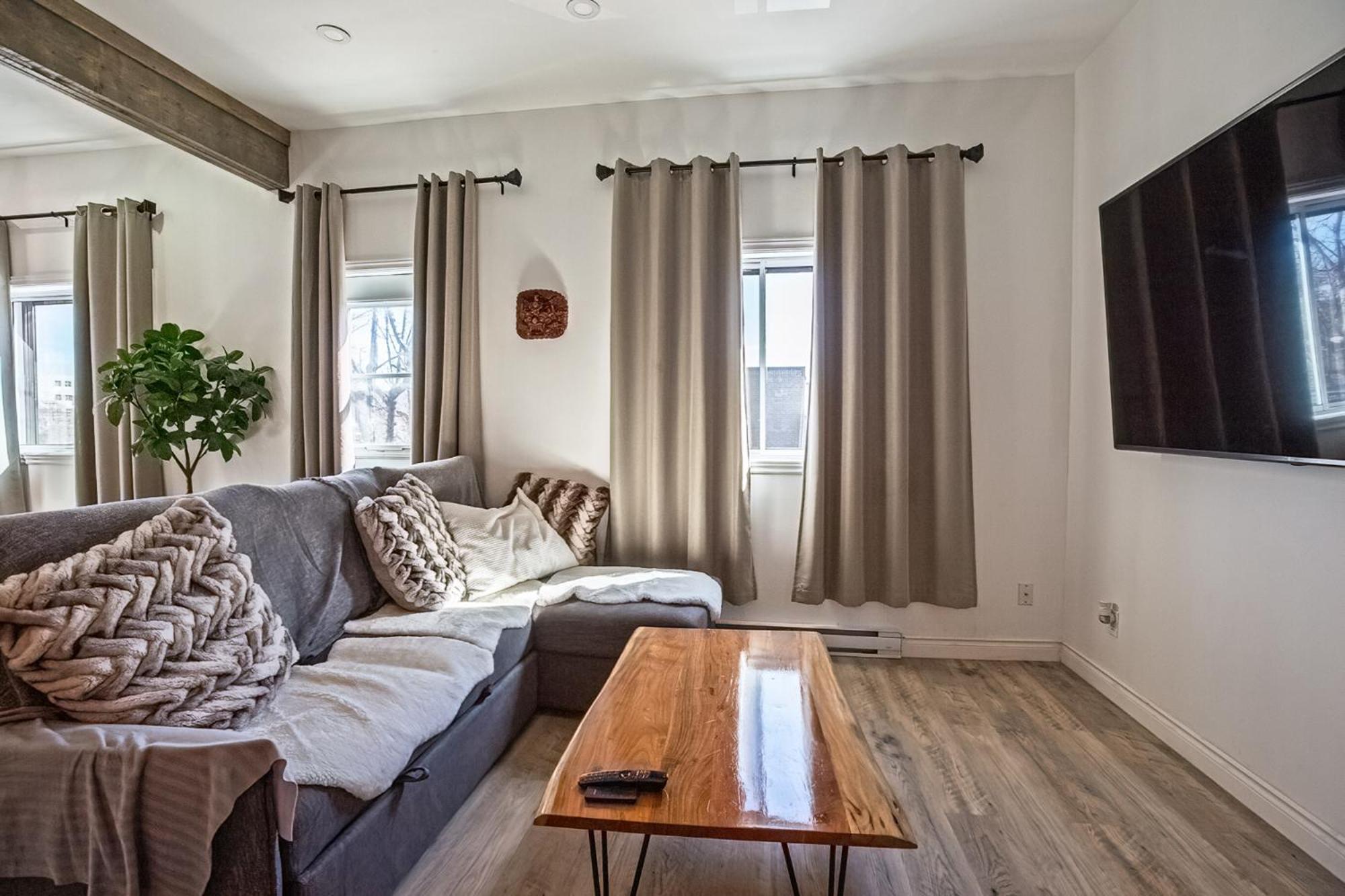 5705-modern 2 Bd / Fully Equipped, Near Dt Mtl *